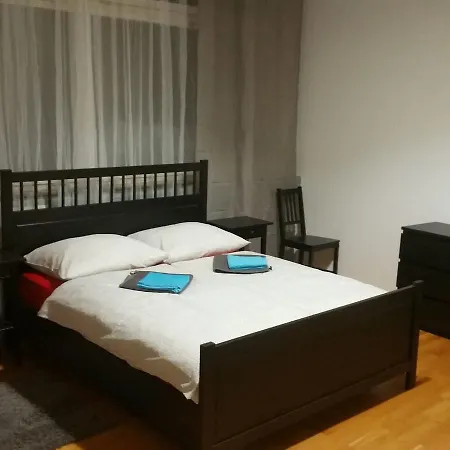 Gemuetliche Wohnung In Der Stadtmitte Estugarda